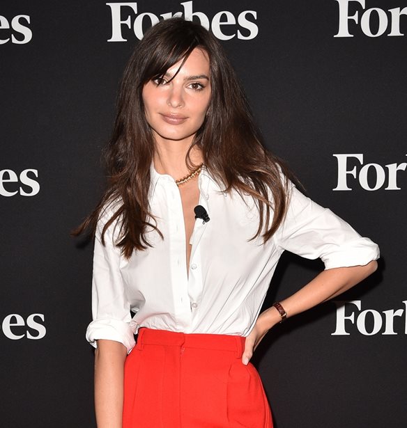 Emily Ratajkowski | &#x39C;&#x3AF;&#x3BB;&#x3B7;&#x3C3;&#x3B5; &#x3B3;&#x3B9;&#x3B1; &#x3C4;&#x3B7;&#x3BD; &quot;&#x3C4;&#x3C1;&#x3BF;&#x3BC;&#x3B1;&#x3BA;&#x3C4;&#x3B9;&#x3BA;&#x3AE;&quot; &#x3B1;&#x3C0;&#x3CE;&#x3BB;&#x3B5;&#x3B9;&#x3B1; &#x3BA;&#x3B9;&#x3BB;&#x3CE;&#x3BD; &#x3BA;&#x3B1;&#x3B9; &#x3C4;&#x3BF; &#x3C4;&#x3C1;&#x3B1;&#x3CD;&#x3BC;&#x3B1; &#x3C0;&#x3BF;&#x3C5; &#x3B2;&#x3AF;&#x3C9;&#x3C3;&#x3B5;