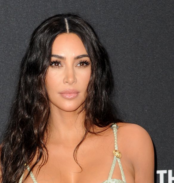 &#x397; Kim Kardashian &#x3AD;&#x3C3;&#x3C9;&#x3C3;&#x3B5; &#x3C4;&#x3B9;&#x3C2; &#x3B6;&#x3C9;&#x3AD;&#x3C2; 30 &#x3BA;&#x3BF;&#x3C1;&#x3B9;&#x3C4;&#x3C3;&#x3B9;&#x3CE;&#x3BD; &#x3B1;&#x3C0;&#x3CC; &#x3C4;&#x3BF; &#x391;&#x3C6;&#x3B3;&#x3B1;&#x3BD;&#x3B9;&#x3C3;&#x3C4;&#x3AC;&#x3BD; &#x3BA;&#x3B1;&#x3B9; &#x3C4;&#x3C9;&#x3BD; &#x3BF;&#x3B9;&#x3BA;&#x3BF;&#x3B3;&#x3B5;&#x3BD;&#x3B5;&#x3B9;&#x3CE;&#x3BD; &#x3C4;&#x3BF;&#x3C5;&#x3C2;