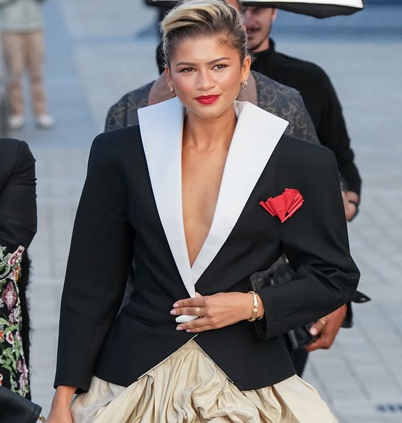 &#x3A4;&#x3BF; look &#x3C4;&#x3B7;&#x3C2; Zendaya &#x3C0;&#x3BF;&#x3C5; &#x3B1;&#x3C0;&#x3BF;&#x3C4;&#x3AF;&#x3BD;&#x3B5;&#x3B9; &#x3C6;&#x3CC;&#x3C1;&#x3BF; &#x3C4;&#x3B9;&#x3BC;&#x3AE;&#x3C2; &#x3C3;&#x3C4;&#x3B7;&#x3BD; Cher