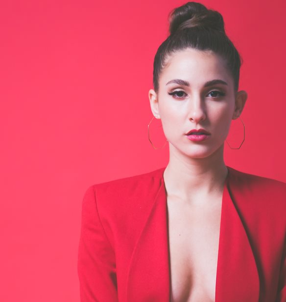 Evangelia | &#x397; &#x3C0;&#x3B9;&#x3BF; &quot;&#x3C6;&#x3C1;&#x3AD;&#x3C3;&#x3BA;&#x3B9;&#x3B1;&quot; &#x3B5;&#x3BA;&#x3C0;&#x3C1;&#x3CC;&#x3C3;&#x3C9;&#x3C0;&#x3BF;&#x3C2; &#x3C4;&#x3B7;&#x3C2; &#x3C0;&#x3BF;&#x3C0; &#x3BC;&#x3BF;&#x3C5;&#x3C3;&#x3B9;&#x3BA;&#x3AE;&#x3C2; &#x3BC;&#x3B9;&#x3BB;&#x3AC;&#x3B5;&#x3B9; &#x3B1;&#x3C0;&#x3BF;&#x3BA;&#x3BB;&#x3B5;&#x3B9;&#x3C3;&#x3C4;&#x3B9;&#x3BA;&#x3AC; &#x3C3;&#x3C4;&#x3BF; madamefigaro.gr