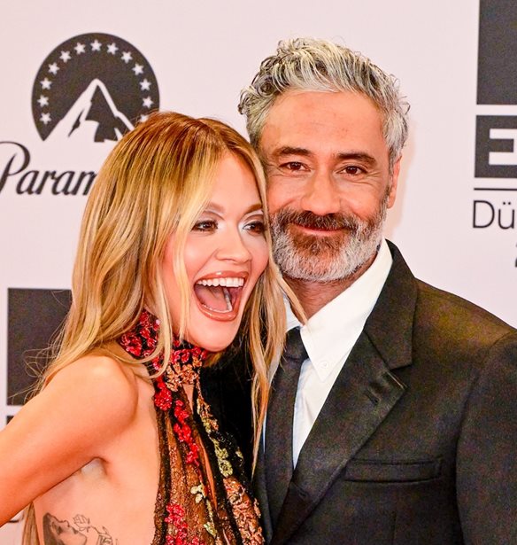 Rita Ora | &#x388;&#x3B4;&#x3B5;&#x3B9;&#x3BE;&#x3B5; &#x3C4;&#x3BF; &#x3B5;&#x3BD;&#x3C4;&#x3C5;&#x3C0;&#x3C9;&#x3C3;&#x3B9;&#x3B1;&#x3BA;&#x3CC; &#x3B4;&#x3B1;&#x3C7;&#x3C4;&#x3C5;&#x3BB;&#x3AF;&#x3B4;&#x3B9; &#x3B1;&#x3C1;&#x3C1;&#x3B1;&#x3B2;&#x3CE;&#x3BD;&#x3C9;&#x3BD; &#x3C4;&#x3B7;&#x3C2; &#x3B3;&#x3B9;&#x3B1; &#x3C0;&#x3C1;&#x3CE;&#x3C4;&#x3B7; &#x3C6;&#x3BF;&#x3C1;&#x3AC;