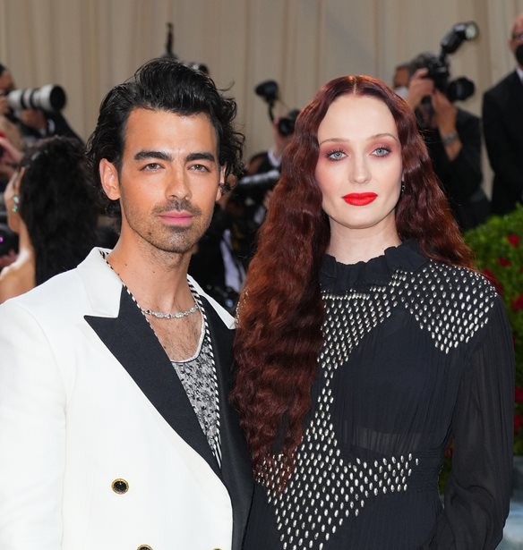 Sophie Turner | &#x39F;&#x3B9; &#x3B1;&#x3B4;&#x3B7;&#x3BC;&#x3BF;&#x3C3;&#x3AF;&#x3B5;&#x3C5;&#x3C4;&#x3B5;&#x3C2; &#x3C6;&#x3C9;&#x3C4;&#x3BF;&#x3B3;&#x3C1;&#x3B1;&#x3C6;&#x3AF;&#x3B5;&#x3C2; &#x3B1;&#x3C0;&#x3CC; &#x3C4;&#x3B7; &#x3B4;&#x3B5;&#x3CD;&#x3C4;&#x3B5;&#x3C1;&#x3B7; &#x3B5;&#x3B3;&#x3BA;&#x3C5;&#x3BC;&#x3BF;&#x3C3;&#x3CD;&#x3BD;&#x3B7; &#x3C4;&#x3B7;&#x3C2;