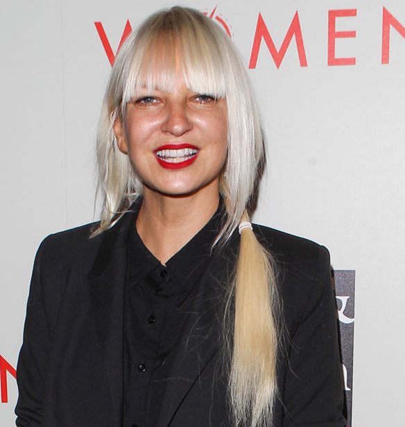 Sia | &#x39F;&#x3B9; &#x3C4;&#x3AC;&#x3C3;&#x3B5;&#x3B9;&#x3C2; &#x3B1;&#x3C5;&#x3C4;&#x3BF;&#x3BA;&#x3C4;&#x3BF;&#x3BD;&#x3AF;&#x3B1;&#x3C2; &#x3BC;&#x3B5;&#x3C4;&#x3AC; &#x3C4;&#x3B9;&#x3C2; &#x3B1;&#x3C1;&#x3BD;&#x3B7;&#x3C4;&#x3B9;&#x3BA;&#x3AD;&#x3C2; &#x3B1;&#x3BD;&#x3C4;&#x3B9;&#x3B4;&#x3C1;&#x3AC;&#x3C3;&#x3B5;&#x3B9;&#x3C2; &#x3B3;&#x3B9;&#x3B1; &#x3C4;&#x3B7;&#x3BD; &#x3C4;&#x3B1;&#x3B9;&#x3BD;&#x3AF;&#x3B1; &#x3C4;&#x3B7;&#x3C2; &quot;Music&quot;