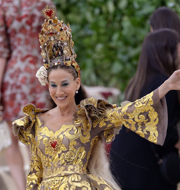 Sarah Jessica Parker | &#x391;&#x3C0;&#x3BF;&#x3BA;&#x3AC;&#x3BB;&#x3C5;&#x3C8;&#x3B5; &#x3C0;&#x3CC;&#x3C3;&#x3BF; &#x3C7;&#x3C1;&#x3CC;&#x3BD;&#x3BF; &#x3C7;&#x3C1;&#x3B5;&#x3B9;&#x3AC;&#x3B6;&#x3B5;&#x3C4;&#x3B1;&#x3B9; &#x3B3;&#x3B9;&#x3B1; &#x3BD;&#x3B1; &#x3B5;&#x3C4;&#x3BF;&#x3B9;&#x3BC;&#x3B1;&#x3C3;&#x3C4;&#x3B5;&#x3AF; &#x3B3;&#x3B9;&#x3B1; &#x3C4;&#x3BF; Met Gala