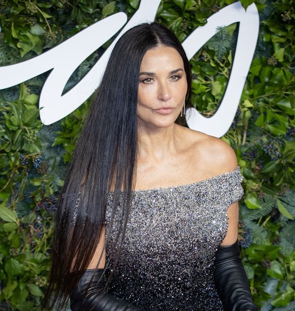 &quot;&#x392;&#x3C1;&#x3AE;&#x3BA;&#x3B1; &#x3C4;&#x3BF;&#x3BD; &#x3C0;&#x3B1;&#x3C1;&#x3AC;&#x3B4;&#x3B5;&#x3B9;&#x3C3;&#x3BF;&quot; | H Demi Moore &#x3C0;&#x3BF;&#x3B6;&#x3AC;&#x3C1;&#x3B5;&#x3B9; &#x3C3;&#x3C4;&#x3B1; 59 &#x3C4;&#x3B7;&#x3C2; &#x3BC;&#x3B5; &#x3BC;&#x3B9;&#x3BA;&#x3C1;&#x3BF;&#x3C3;&#x3BA;&#x3BF;&#x3C0;&#x3B9;&#x3BA;&#x3CC; &#x3BC;&#x3B1;&#x3CD;&#x3C1;&#x3BF; &#x3BC;&#x3C0;&#x3B9;&#x3BA;&#x3AF;&#x3BD;&#x3B9;