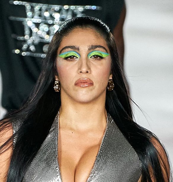 &#x397; Lourdes Leon &#x3C0;&#x3BF;&#x3B6;&#x3AC;&#x3C1;&#x3B5;&#x3B9; &#x3BC;&#x3B5; &#x3C3;&#x3BF;&#x3CD;&#x3C0;&#x3B5;&#x3C1; &#x3C3;&#x3AD;&#x3BE;&#x3B9; &#x3B5;&#x3C3;&#x3CE;&#x3C1;&#x3BF;&#x3C5;&#x3C7;&#x3B1; &#x3C3;&#x3C4;&#x3B7; &#x3BD;&#x3AD;&#x3B1; &#x3BA;&#x3B1;&#x3BC;&#x3C0;&#x3AC;&#x3BD;&#x3B9;&#x3B1; Savage x Fenty