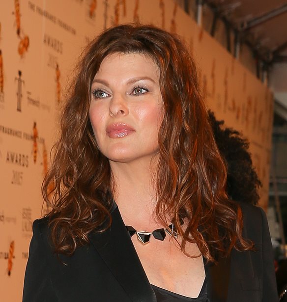 &quot;&#x394;&#x3B5;&#x3BD; &#x3B1;&#x3BD;&#x3B1;&#x3B3;&#x3BD;&#x3C9;&#x3C1;&#x3AF;&#x3B6;&#x3C9; &#x3C0;&#x3BB;&#x3AD;&#x3BF;&#x3BD; &#x3C4;&#x3BF;&#x3BD; &#x3B5;&#x3B1;&#x3C5;&#x3C4;&#x3CC; &#x3BC;&#x3BF;&#x3C5;&quot; | &#x397; &#x3C3;&#x3C5;&#x3BD;&#x3AD;&#x3BD;&#x3C4;&#x3B5;&#x3C5;&#x3BE;&#x3B7; &#x3BA;&#x3B1;&#x3B9; &#x3BF;&#x3B9; &#x3C0;&#x3C1;&#x3CE;&#x3C4;&#x3B5;&#x3C2; &#x3C6;&#x3C9;&#x3C4;&#x3BF;&#x3B3;&#x3C1;&#x3B1;&#x3C6;&#x3AF;&#x3B5;&#x3C2; &#x3C4;&#x3B7;&#x3C2; Linda Evangelista &#x3BC;&#x3B5;&#x3C4;&#x3AC; &#x3C4;&#x3B7;&#x3BD; &#x3C0;&#x3B1;&#x3C1;&#x3B1;&#x3BC;&#x3CC;&#x3C1;&#x3C6;&#x3C9;&#x3C3;&#x3AE; &#x3C4;&#x3B7;&#x3C2;