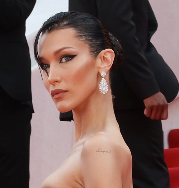 Bella Hadid | &#x3A4;&#x3B9; &#x3C3;&#x3C5;&#x3BD;&#x3AD;&#x3B2;&#x3B7; &#x3BA;&#x3B1;&#x3B9; &#x3C0;&#x3B1;&#x3C1;&#x3B1;&#x3BB;&#x3AF;&#x3B3;&#x3BF; &#x3BD;&#x3B1; &#x3BC;&#x3B7;&#x3BD; &#x3B5;&#x3BC;&#x3C6;&#x3B1;&#x3BD;&#x3B9;&#x3C3;&#x3C4;&#x3B5;&#x3AF; &#x3C3;&#x3C4;&#x3BF; &#x3C3;&#x3CC;&#x3BF;&#x3C5; &#x3C4;&#x3BF;&#x3C5; &#x3BF;&#x3AF;&#x3BA;&#x3BF;&#x3C5; Balenciaga