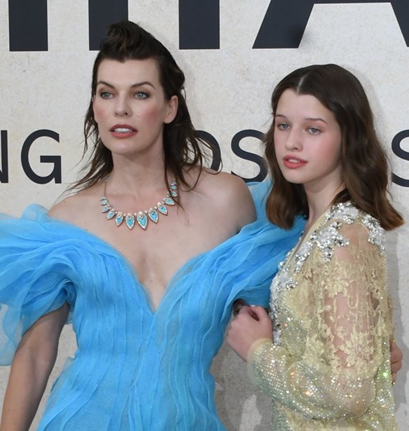 Milla Jovovich | &#x397; &#x3C0;&#x3C1;&#x3CE;&#x3C4;&#x3B7; &#x3C6;&#x3C9;&#x3C4;&#x3BF;&#x3B3;&#x3C1;&#x3AC;&#x3C6;&#x3B9;&#x3C3;&#x3B7; &#x3C4;&#x3B7;&#x3C2; 15&#x3C7;&#x3C1;&#x3BF;&#x3BD;&#x3B7;&#x3C2; &#x3BA;&#x3CC;&#x3C1;&#x3B7;&#x3C2; &#x3C4;&#x3B7;&#x3C2;, Ever, &#x3B3;&#x3B9;&#x3B1; &#x3B5;&#x3BE;&#x3CE;&#x3C6;&#x3C5;&#x3BB;&#x3BB;&#x3BF; &#x3C0;&#x3B5;&#x3C1;&#x3B9;&#x3BF;&#x3B4;&#x3B9;&#x3BA;&#x3BF;&#x3CD;