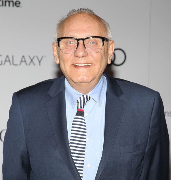 &#x388;&#x3C6;&#x3C5;&#x3B3;&#x3B5; &#x3B1;&#x3C0;&#x3CC; &#x3C4;&#x3B7; &#x3B6;&#x3C9;&#x3AE; &#x3BF; &#x3C3;&#x3C7;&#x3B5;&#x3B4;&#x3B9;&#x3B1;&#x3C3;&#x3C4;&#x3AE;&#x3C2; Max Azria