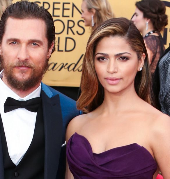 Matthew McConaughey | &#x397; &#x3C3;&#x3C5;&#x3BC;&#x3B2;&#x3BF;&#x3C5;&#x3BB;&#x3AE; &#x3C4;&#x3B7;&#x3C2; &#x3C3;&#x3C5;&#x3B6;&#x3CD;&#x3B3;&#x3BF;&#x3C5; &#x3C4;&#x3BF;&#x3C5;, Camila &#x3C0;&#x3BF;&#x3C5; &#x3C4;&#x3BF;&#x3C5; &#x3AD;&#x3C3;&#x3C9;&#x3C3;&#x3B5; &#x3C4;&#x3B7;&#x3BD; &#x3BA;&#x3B1;&#x3C1;&#x3B9;&#x3AD;&#x3C1;&#x3B1;