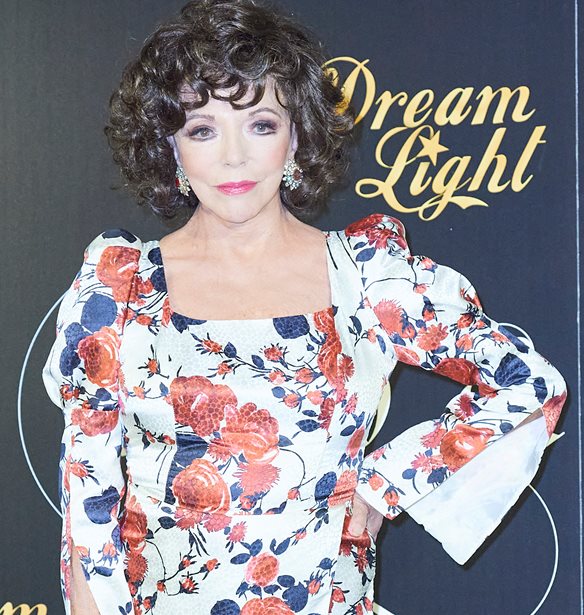 &#x397; Joan Collins &#x3B4;&#x3AE;&#x3BB;&#x3C9;&#x3C3;&#x3B5; &#x3CC;&#x3C4;&#x3B9; &#x3B4;&#x3B5;&#x3BD; &#x3AD;&#x3C7;&#x3B5;&#x3B9; &#x3BA;&#x3AC;&#x3BD;&#x3B5;&#x3B9; &#x3C0;&#x3BF;&#x3C4;&#x3AD; &#x3C0;&#x3BB;&#x3B1;&#x3C3;&#x3C4;&#x3B9;&#x3BA;&#x3AE; &#x3B5;&#x3C0;&#x3AD;&#x3BC;&#x3B2;&#x3B1;&#x3C3;&#x3B7;