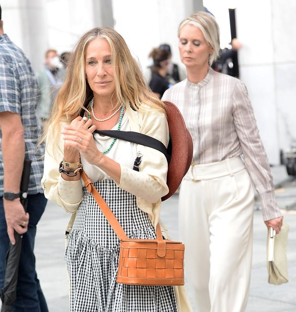 Sarah Jessica Parker: &quot;&#x388;&#x3C7;&#x3C9; &#x3BA;&#x3C1;&#x3B1;&#x3C4;&#x3AE;&#x3C3;&#x3B5;&#x3B9; &#x3CC;&#x3BB;&#x3B1; &#x3C4;&#x3B1; &#x3C1;&#x3BF;&#x3CD;&#x3C7;&#x3B1; &#x3C4;&#x3B7;&#x3C2; Carrie Bradshaw&quot;
