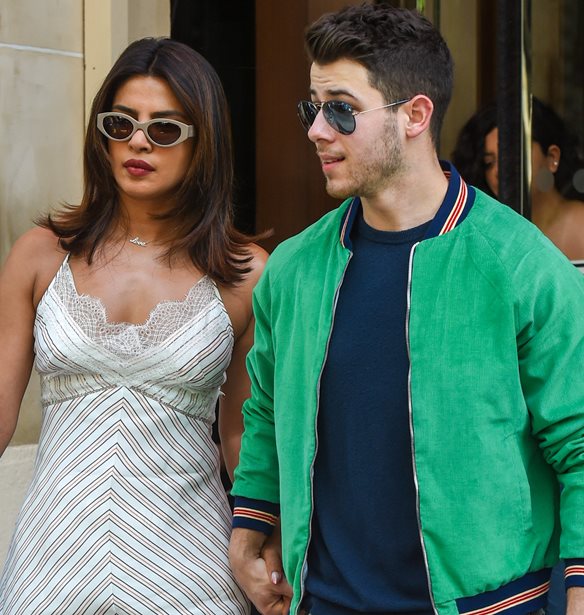 Priyanka Chopra - Nick Jonas | &#x39C;&#x3BF;&#x3B9;&#x3C1;&#x3AC;&#x3C3;&#x3C4;&#x3B7;&#x3BA;&#x3B1;&#x3BD; &#x3C4;&#x3B7;&#x3BD; &#x3C0;&#x3C1;&#x3CE;&#x3C4;&#x3B7; &#x3C6;&#x3C9;&#x3C4;&#x3BF;&#x3B3;&#x3C1;&#x3B1;&#x3C6;&#x3AF;&#x3B1; &#x3C4;&#x3B7;&#x3C2; &#x3BA;&#x3CC;&#x3C1;&#x3B7;&#x3C2; &#x3C4;&#x3BF;&#x3C5;&#x3C2;