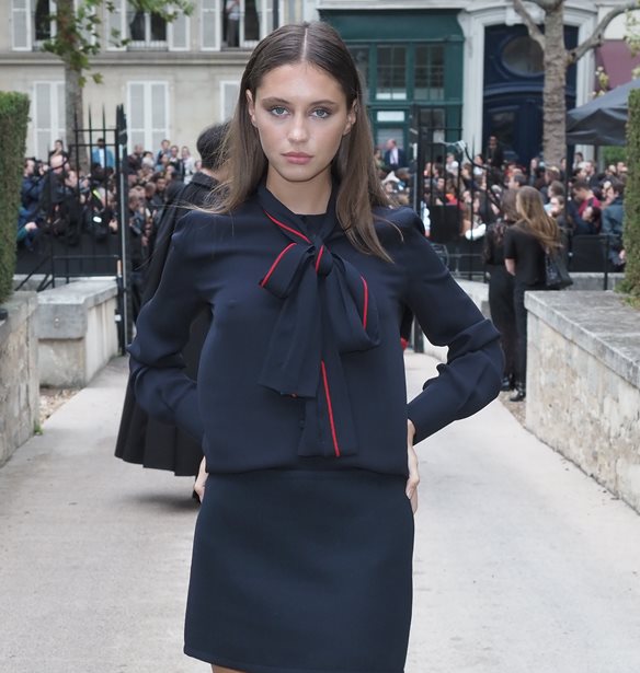 Iris Law | &#x397; &#x3BA;&#x3CC;&#x3C1;&#x3B7; &#x3C4;&#x3BF;&#x3C5; Jude Law &#x3BE;&#x3CD;&#x3C1;&#x3B9;&#x3C3;&#x3B5; &#x3C4;&#x3B1; &#x3BC;&#x3B1;&#x3BB;&#x3BB;&#x3B9;&#x3AC; &#x3C4;&#x3B7;&#x3C2;