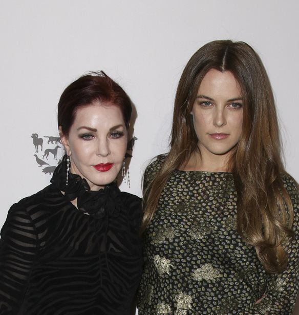 Priscilla Presley - Riley Keough | &#x393;&#x3B9;&#x3B1;&#x3B3;&#x3B9;&#x3AC; &#x3BA;&#x3B1;&#x3B9; &#x3B5;&#x3B3;&#x3B3;&#x3BF;&#x3BD;&#x3AE; &#x3B2;&#x3C1;&#x3AF;&#x3C3;&#x3BA;&#x3BF;&#x3BD;&#x3C4;&#x3B1;&#x3B9; &#x3C3;&#x3B5; &#x3B4;&#x3B9;&#x3B1;&#x3BC;&#x3AC;&#x3C7;&#x3B7; &#x3B3;&#x3B9;&#x3B1; &#x3C4;&#x3B7;&#x3BD; &#x3C0;&#x3B5;&#x3C1;&#x3B9;&#x3BF;&#x3C5;&#x3C3;&#x3AF;&#x3B1; &#x3C4;&#x3B7;&#x3C2; Lisa Marie Presley