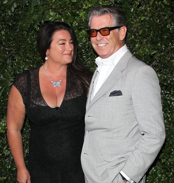 Pierce Brosnan | H &#x3C3;&#x3C0;&#x3AC;&#x3BD;&#x3B9;&#x3B1; &#x3C6;&#x3C9;&#x3C4;&#x3BF;&#x3B3;&#x3C1;&#x3B1;&#x3C6;&#x3AF;&#x3B1; &#x3C4;&#x3B7;&#x3C2; &#x3C3;&#x3C5;&#x3B6;&#x3CD;&#x3B3;&#x3BF;&#x3C5; &#x3C4;&#x3BF;&#x3C5; &#x3BA;&#x3B1;&#x3B9; &#x3B7; &#x3C1;&#x3BF;&#x3BC;&#x3B1;&#x3BD;&#x3C4;&#x3B9;&#x3BA;&#x3AE; &#x3B1;&#x3BD;&#x3AC;&#x3C1;&#x3C4;&#x3B7;&#x3C3;&#x3B7; &#x3B3;&#x3B9;&#x3B1; &#x3C4;&#x3B1; &#x3B3;&#x3B5;&#x3BD;&#x3AD;&#x3B8;&#x3BB;&#x3B9;&#x3AC; &#x3C4;&#x3B7;&#x3C2;