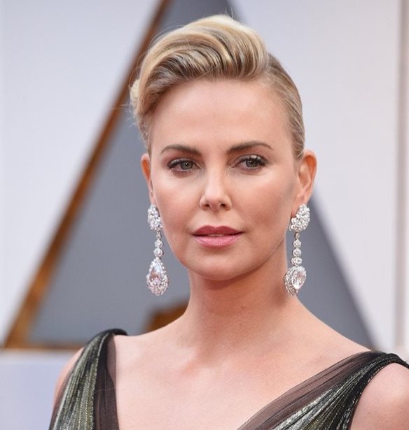 Addams Family: H Charlize Theron &#x3C0;&#x3C1;&#x3C9;&#x3C4;&#x3B1;&#x3B3;&#x3C9;&#x3BD;&#x3B9;&#x3C3;&#x3C4;&#x3B5;&#x3AF; &#x3C3;&#x3C4;&#x3B7; &#x3BD;&#x3AD;&#x3B1;, animated &#x3C4;&#x3B1;&#x3B9;&#x3BD;&#x3AF;&#x3B1;