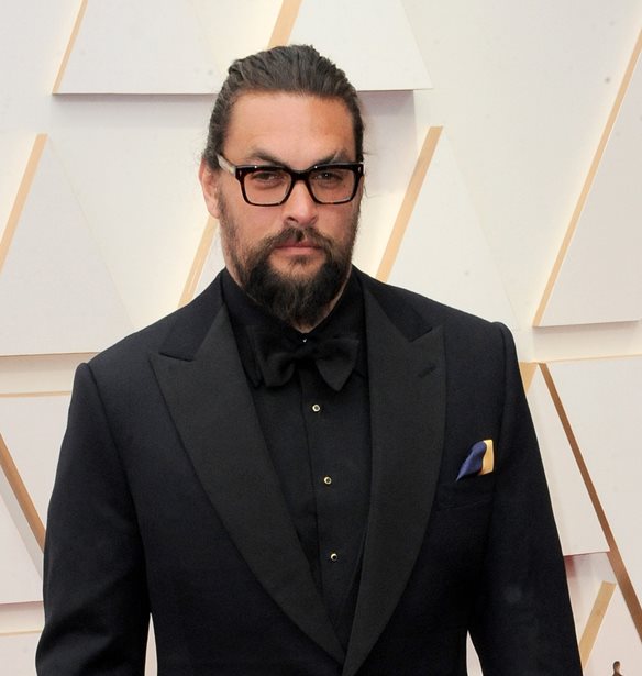 &#x3A4;&#x3BF; extreme make over &#x3C4;&#x3BF;&#x3C5; Jason Momoa &#x3B1;&#x3C0;&#x3CC; &#x3C4;&#x3BF; Baywatch &#x3BC;&#x3AD;&#x3C7;&#x3C1;&#x3B9; &#x3C4;&#x3BF; Aquaman