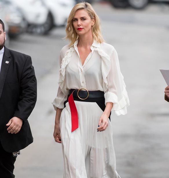 Charlize Theron-Sharon Stone: &#x3A0;&#x3BF;&#x3CD; &#x3C4;&#x3B9;&#x3C2; &#x3B5;&#x3BD;&#x3C4;&#x3CC;&#x3C0;&#x3B9;&#x3C3;&#x3B5; &#x3BF; &#x3C6;&#x3C9;&#x3C4;&#x3BF;&#x3B3;&#x3C1;&#x3B1;&#x3C6;&#x3B9;&#x3BA;&#x3CC;&#x3C2; &#x3C6;&#x3B1;&#x3BA;&#x3CC;&#x3C2;;