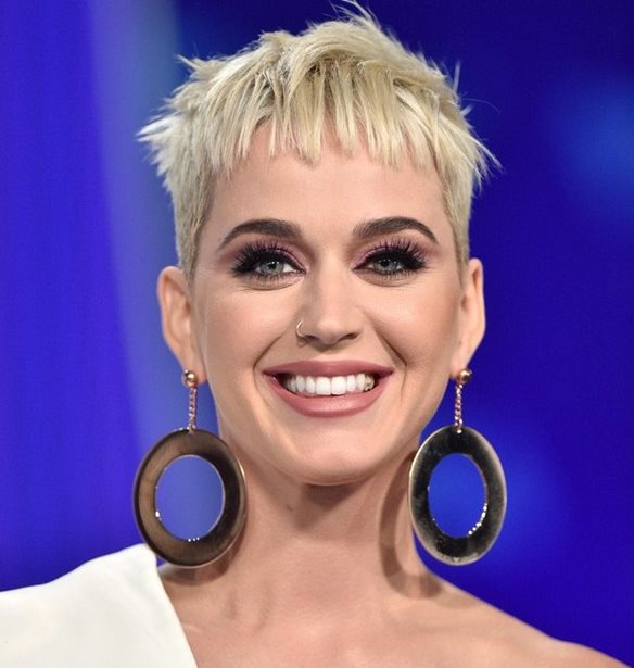 &#x397; Katy Perry &#x3B1;&#x3C0;&#x3AD;&#x3BA;&#x3C4;&#x3B7;&#x3C3;&#x3B5; &#x3C3;&#x3B5; &#x3AD;&#x3BD;&#x3B1; &#x3B2;&#x3C1;&#x3AC;&#x3B4;&#x3C5; &#x3BC;&#x3B1;&#x3CD;&#x3C1;&#x3B1; &#x3BC;&#x3B1;&#x3BA;&#x3C1;&#x3B9;&#x3AC; &#x3BC;&#x3B1;&#x3BB;&#x3BB;&#x3B9;&#x3AC;!