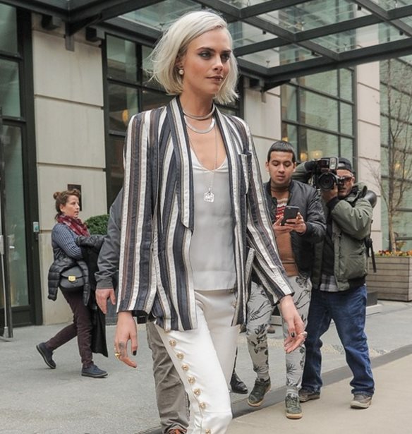 Cara Delevingne- Justin Bieber:&#x3A0;&#x3BF;&#x3CD; &#x3C4;&#x3BF;&#x3C5;&#x3C2; &#x3B5;&#x3BD;&#x3C4;&#x3CC;&#x3C0;&#x3B9;&#x3C3;&#x3B5; &#x3BF; &#x3C6;&#x3C9;&#x3C4;&#x3BF;&#x3B3;&#x3C1;&#x3B1;&#x3C6;&#x3B9;&#x3BA;&#x3CC;&#x3C2; &#x3C6;&#x3B1;&#x3BA;&#x3CC;&#x3C2;;