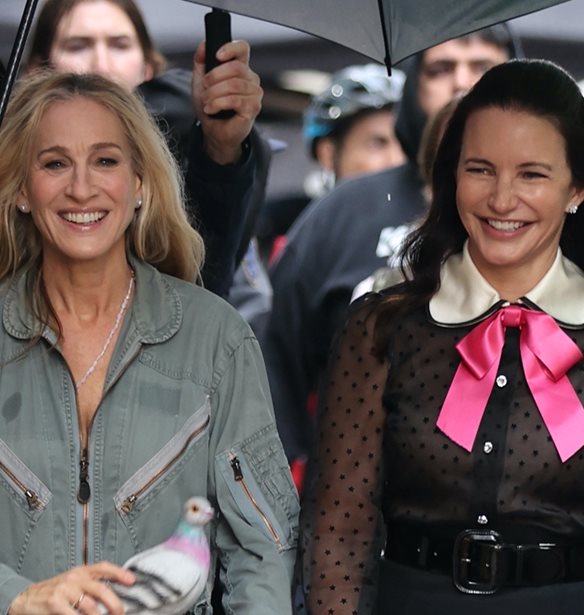 &#x2018;And Just Like That&#x2019; | &#x39F;&#x3B9; &#x3C0;&#x3C1;&#x3CE;&#x3C4;&#x3B5;&#x3C2; &#x3C6;&#x3C9;&#x3C4;&#x3BF;&#x3B3;&#x3C1;&#x3B1;&#x3C6;&#x3AF;&#x3B5;&#x3C2; &#x3B1;&#x3C0;&#x3CC; &#x3C4;&#x3B1; &#x3B3;&#x3C5;&#x3C1;&#x3AF;&#x3C3;&#x3BC;&#x3B1;&#x3C4;&#x3B1; &#x3C4;&#x3BF;&#x3C5; &#x3B4;&#x3B5;&#x3CD;&#x3C4;&#x3B5;&#x3C1;&#x3BF;&#x3C5; &#x3BA;&#x3CD;&#x3BA;&#x3BB;&#x3BF;&#x3C5; &#x3C4;&#x3B7;&#x3C2; &#x3C3;&#x3B5;&#x3B9;&#x3C1;&#x3AC;&#x3C2;