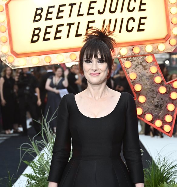 Winona Ryder | &#x3A6;&#x3AD;&#x3C4;&#x3BF;&#x3C2; &#x3CC;&#x3BB;&#x3B1; &#x3C4;&#x3B1; &#x3BA;&#x3BF;&#x3C1;&#x3AF;&#x3C4;&#x3C3;&#x3B9;&#x3B1; &#x3B8;&#x3AD;&#x3BB;&#x3BF;&#x3C5;&#x3BD; &#x3BD;&#x3B1; &#x3C6;&#x3BF;&#x3C1;&#x3AD;&#x3C3;&#x3BF;&#x3C5;&#x3BD; &#x3C4;&#x3B9;&#x3C2; &#x3BC;&#x3C0;&#x3CC;&#x3C4;&#x3B5;&#x3C2; &#x3C4;&#x3B7;&#x3C2;