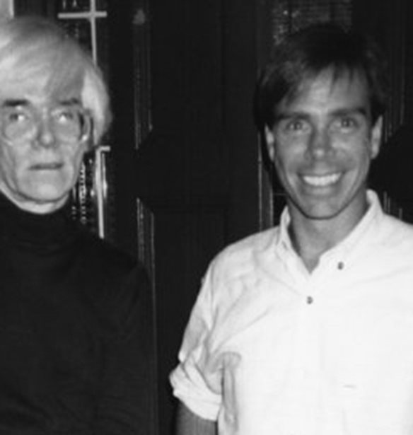 O Tommy Hilfiger &#x3B5;&#x3BC;&#x3C0;&#x3BD;&#x3AD;&#x3B5;&#x3C4;&#x3B1;&#x3B9; &#x3B1;&#x3C0;&#x3CC; &#x3C4;&#x3BF; &#x3C3;&#x3C4;&#x3BF;&#x3CD;&#x3BD;&#x3C4;&#x3B9;&#x3BF; &#x3C4;&#x3BF;&#x3C5; Andy Warhol &#x3BA;&#x3B1;&#x3B9; &#x3C0;&#x3B1;&#x3C1;&#x3BF;&#x3C5;&#x3C3;&#x3B9;&#x3AC;&#x3B6;&#x3B5;&#x3B9; &#x3C4;&#x3BF; Tommy Factory