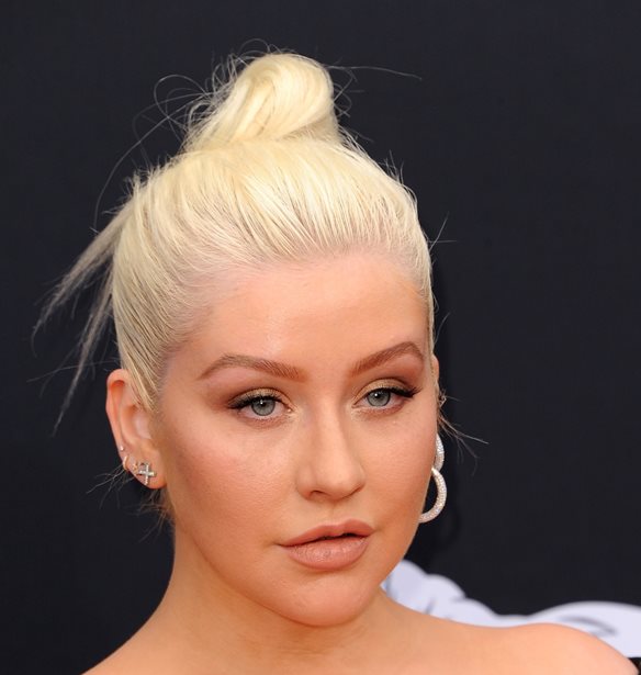Christina Aguilera | &#x397; &#x3BD;&#x3AD;&#x3B1; &#x3C4;&#x3B7;&#x3C2; &#x3B5;&#x3B9;&#x3BA;&#x3CC;&#x3BD;&#x3B1; &#x3C0;&#x3C5;&#x3C1;&#x3BF;&#x3B4;&#x3CC;&#x3C4;&#x3B7;&#x3C3;&#x3B5; &#x3BE;&#x3B1;&#x3BD;&#x3AC; &#x3C4;&#x3B9;&#x3C2; &#x3C3;&#x3C5;&#x3B6;&#x3B7;&#x3C4;&#x3AE;&#x3C3;&#x3B5;&#x3B9;&#x3C2; &#x3B3;&#x3B9;&#x3B1; &#x3C4;&#x3BF; &#x3B2;&#x3AC;&#x3C1;&#x3BF;&#x3C2; &#x3C4;&#x3B7;&#x3C2;