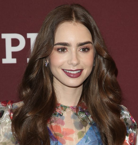 Lily Collins | &#x3A4;&#x3BF; &#x3B3;&#x3BB;&#x3C5;&#x3BA;&#x3CC; &#x3BC;&#x3AE;&#x3BD;&#x3C5;&#x3BC;&#x3B1; &#x3C4;&#x3BF;&#x3C5; &#x3C3;&#x3C5;&#x3B6;&#x3CD;&#x3B3;&#x3BF;&#x3C5; &#x3C4;&#x3B7;&#x3C2; &#x3C4;&#x3B7;&#x3BD; &#x3C4;&#x3B5;&#x3BB;&#x3B5;&#x3C5;&#x3C4;&#x3B1;&#x3AF;&#x3B1; &#x3BC;&#x3AD;&#x3C1;&#x3B1; &#x3B3;&#x3C5;&#x3C1;&#x3B9;&#x3C3;&#x3BC;&#x3AC;&#x3C4;&#x3C9;&#x3BD; &#x3C4;&#x3BF;&#x3C5; &#x27;Emily in Paris&#x27;