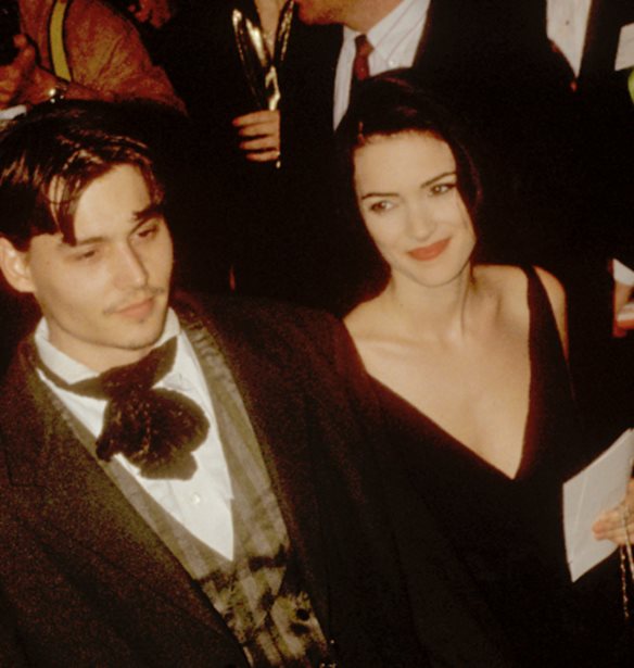 &#x397; Winona Ryder &#x3C0;&#x3B1;&#x3C1;&#x3B1;&#x3B4;&#x3AD;&#x3C7;&#x3C4;&#x3B7;&#x3BA;&#x3B5; &#x3C0;&#x3CC;&#x3C3;&#x3BF; &#x3B4;&#x3CD;&#x3C3;&#x3BA;&#x3BF;&#x3BB;&#x3BF; &#x3C4;&#x3B7;&#x3C2; &#x3AE;&#x3C4;&#x3B1;&#x3BD; &#x3BD;&#x3B1; &#x3BE;&#x3B5;&#x3C0;&#x3B5;&#x3C1;&#x3AC;&#x3C3;&#x3B5;&#x3B9; &#x3C4;&#x3BF; &#x3C7;&#x3C9;&#x3C1;&#x3B9;&#x3C3;&#x3BC;&#x3CC; &#x3C4;&#x3B7;&#x3C2; &#x3B1;&#x3C0;&#x3CC; &#x3C4;&#x3BF;&#x3BD; Johnny Depp