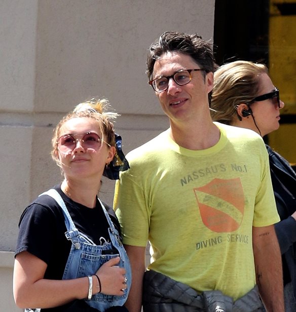 &#x397; Florence Pugh &#x3B1;&#x3BD;&#x3B1;&#x3C6;&#x3AD;&#x3C1;&#x3B8;&#x3B7;&#x3BA;&#x3B5; &#x3C3;&#x3C4;&#x3BF;&#x3BD; &#x3B4;&#x3CD;&#x3C3;&#x3BA;&#x3BF;&#x3BB;&#x3BF; &#x3C7;&#x3C9;&#x3C1;&#x3B9;&#x3C3;&#x3BC;&#x3CC; &#x3C4;&#x3B7;&#x3C2; &#x3B1;&#x3C0;&#x3CC; &#x3C4;&#x3BF;&#x3BD; Zach Braff