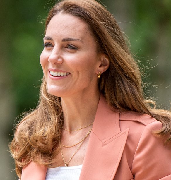 &#x397; Kate Middleton &#x3C5;&#x3C0;&#x3BF;&#x3B4;&#x3AD;&#x3C7;&#x3C4;&#x3B7;&#x3BA;&#x3B5; &#x3C4;&#x3BF; &#x3C6;&#x3B8;&#x3B9;&#x3BD;&#x3CC;&#x3C0;&#x3C9;&#x3C1;&#x3BF; &#x3BC;&#x3B5; &#x3AD;&#x3BD;&#x3B1; &#x3BF;&#x3BB;&#x3BF;&#x3BA;&#x3B1;&#x3AF;&#x3BD;&#x3BF;&#x3C5;&#x3C1;&#x3B9;&#x3BF; &#x3BA;&#x3BF;&#x3CD;&#x3C1;&#x3B5;&#x3BC;&#x3B1;