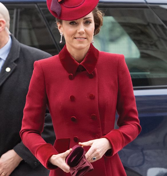 &#x3A4;&#x3AF; &#x3BA;&#x3BF;&#x3C5;&#x3B2;&#x3B1;&#x3BB;&#x3AC;&#x3B5;&#x3B9; &#x3C3;&#x3C4;&#x3B7;&#x3BD; &#x3C4;&#x3C3;&#x3AC;&#x3BD;&#x3C4;&#x3B1; &#x3C4;&#x3B7;&#x3C2; &#x3B7; Kate Middleton;