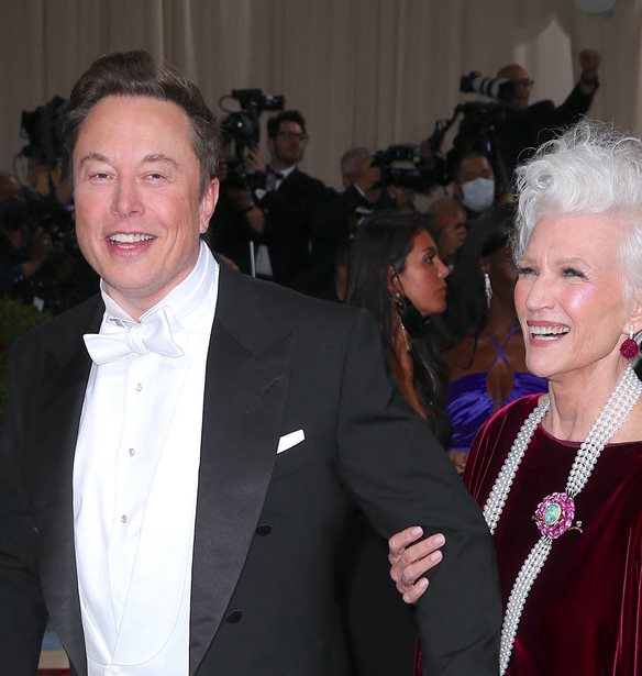 Maye Musk | &#x397; &#x3BC;&#x3B7;&#x3C4;&#x3AD;&#x3C1;&#x3B1; &#x3C4;&#x3BF;&#x3C5; Elon Musk &#x3B1;&#x3C0;&#x3BF;&#x3BB;&#x3B1;&#x3BC;&#x3B2;&#x3AC;&#x3BD;&#x3B5;&#x3B9; &#x3C4;&#x3B7; &#x3B8;&#x3AD;&#x3B1; &#x3C4;&#x3B7;&#x3C2; &#x3C3;&#x3C4;&#x3B7; &#x3A3;&#x3B1;&#x3BD;&#x3C4;&#x3BF;&#x3C1;&#x3AF;&#x3BD;&#x3B7;