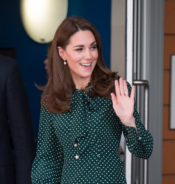 &#x397; Kate Middleton &#x3C6;&#x3CC;&#x3C1;&#x3B5;&#x3C3;&#x3B5; &#x3C4;&#x3BF; &#x3B9;&#x3B4;&#x3B1;&#x3BD;&#x3B9;&#x3BA;&#x3CC; &#x3C0;&#x3BF;&#x3C5;&#x3AC; &#x3C6;&#x3CC;&#x3C1;&#x3B5;&#x3BC;&#x3B1; &#x3B3;&#x3B9;&#x3B1; &#x3C4;&#x3BF;&#x3BD; &#x3C7;&#x3B5;&#x3B9;&#x3BC;&#x3CE;&#x3BD;&#x3B1;