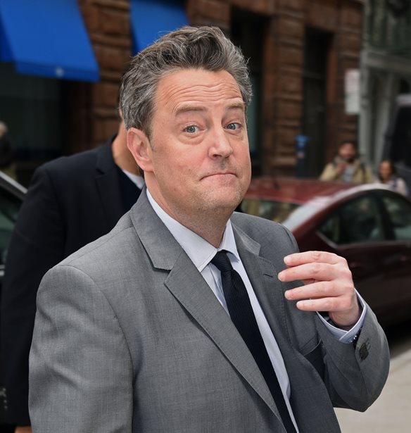 Matthew Perry | &#x397; &#x3C4;&#x3C1;&#x3B1;&#x3B3;&#x3B9;&#x3BA;&#x3AE; &#x3B6;&#x3C9;&#x3AE; &#x3B5;&#x3BD;&#x3CC;&#x3C2; &#x3B1;&#x3BD;&#x3B8;&#x3C1;&#x3CE;&#x3C0;&#x3BF;&#x3C5; &#x3C0;&#x3BF;&#x3C5; &#x3B4;&#x3B5;&#x3BD; &#x3BA;&#x3B1;&#x3C4;&#x3AC;&#x3C6;&#x3B5;&#x3C1;&#x3B5; &#x3BD;&#x3B1; &#x3B3;&#x3B5;&#x3BB;&#x3AC;&#x3C3;&#x3B5;&#x3B9; &#x3BF; &#x3AF;&#x3B4;&#x3B9;&#x3BF;&#x3C2; &#x3C0;&#x3BF;&#x3C4;&#x3AD;