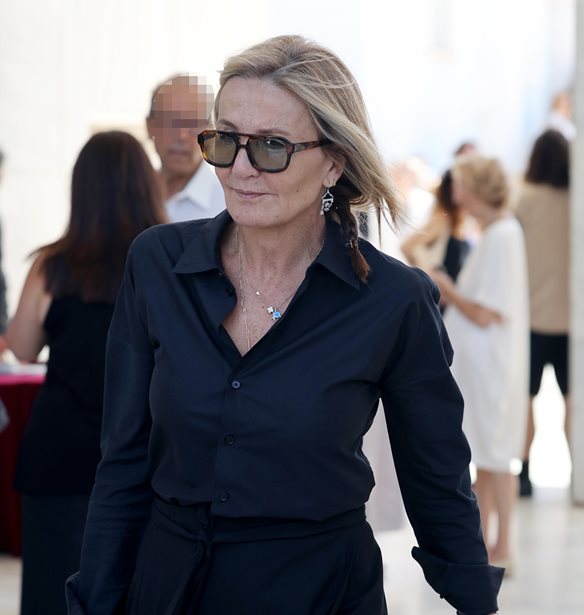 Η Μαρέβα Μητσοτάκη με μαύρο παλτό στην τελετή έναρξης των Χειμερινών Ολυμπιακών Αγώνων στο Μιλάνο