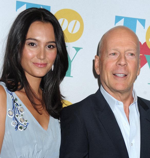 &quot;&#x3A3;&#x3C4;&#x3B1;&#x3BC;&#x3B1;&#x3C4;&#x3AE;&#x3C3;&#x3C4;&#x3B5; &#x3BD;&#x3B1; &#x3C6;&#x3C9;&#x3BD;&#x3AC;&#x3B6;&#x3B5;&#x3C4;&#x3B5; &#x3C3;&#x3C4;&#x3BF;&#x3BD; &#x3C3;&#x3CD;&#x3B6;&#x3C5;&#x3B3;&#x3CC; &#x3BC;&#x3BF;&#x3C5;&quot; | &#x397; &#x3AD;&#x3BA;&#x3BA;&#x3BB;&#x3B7;&#x3C3;&#x3B7; &#x3C4;&#x3B7;&#x3C2; Emma Heming, &#x3C3;&#x3C5;&#x3B6;&#x3CD;&#x3B3;&#x3BF;&#x3C5; &#x3C4;&#x3BF;&#x3C5; Bruce Willis, &#x3C3;&#x3C4;&#x3BF;&#x3C5;&#x3C2; &#x3C0;&#x3B1;&#x3C0;&#x3B1;&#x3C1;&#x3AC;&#x3C4;&#x3C3;&#x3B9;