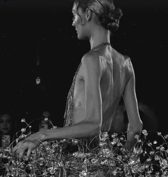 Σίλια Κριθαριώτη | Old Hollywood glam και αποθέωση της θηλυκότητας