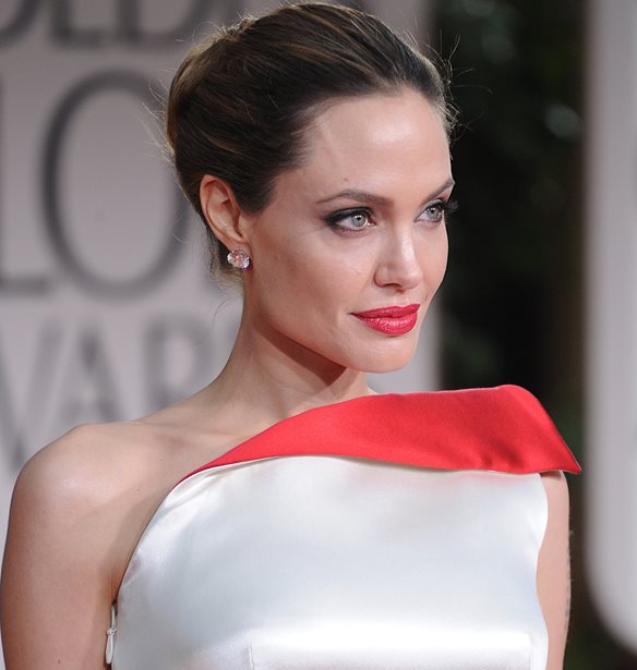 Angelina Jolie: &#x395;&#x3AF;&#x3BD;&#x3B1;&#x3B9; &#x3BE;&#x3B1;&#x3BD;&#x3AC; &#x3B5;&#x3C1;&#x3C9;&#x3C4;&#x3B5;&#x3C5;&#x3BC;&#x3AD;&#x3BD;&#x3B7;;