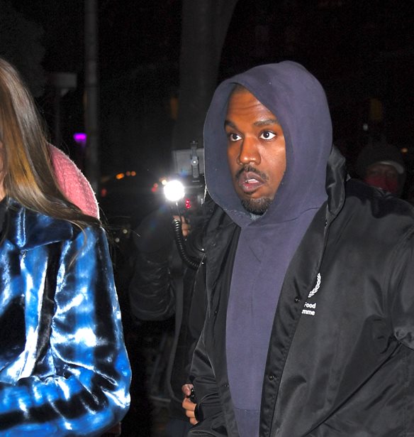 &#x394;&#x3B5;&#x3CD;&#x3C4;&#x3B5;&#x3C1;&#x3BF; &#x3C1;&#x3B1;&#x3BD;&#x3C4;&#x3B5;&#x3B2;&#x3BF;&#x3CD; &#x3B3;&#x3B9;&#x3B1; &#x3C4;&#x3BF;&#x3BD; Kanye West &#x3BA;&#x3B1;&#x3B9; &#x3C4;&#x3B7; &#x3C6;&#x3B7;&#x3BC;&#x3BF;&#x3BB;&#x3BF;&#x3B3;&#x3BF;&#x3CD;&#x3BC;&#x3B5;&#x3BD;&#x3B7; &#x3BD;&#x3AD;&#x3B1; &#x3C4;&#x3BF;&#x3C5; &#x3C3;&#x3CD;&#x3BD;&#x3C4;&#x3C1;&#x3BF;&#x3C6;&#x3BF;, Julia Fox