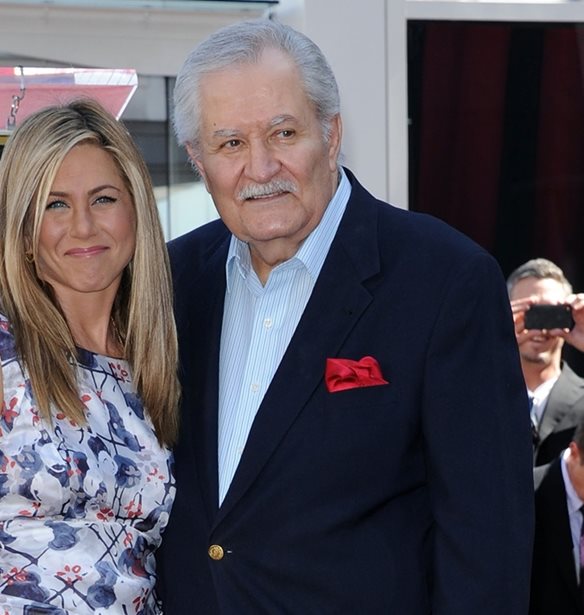 Jennifer Aniston | &#x3A4;&#x3BF; &#x3C3;&#x3C0;&#x3B1;&#x3C1;&#x3B1;&#x3BA;&#x3C4;&#x3B9;&#x3BA;&#x3CC; &#x3BC;&#x3AE;&#x3BD;&#x3C5;&#x3BC;&#x3B1; &#x3BC;&#x3B5;&#x3C4;&#x3AC; &#x3C4;&#x3BF;&#x3BD; &#x3B8;&#x3AC;&#x3BD;&#x3B1;&#x3C4;&#x3BF; &#x3C4;&#x3BF;&#x3C5; &#x3C0;&#x3B1;&#x3C4;&#x3AD;&#x3C1;&#x3B1; &#x3C4;&#x3B7;&#x3C2;, John Aniston