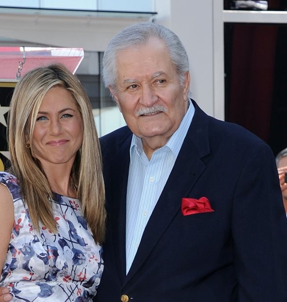 Jennifer Aniston | &#x397; &#x3C4;&#x3C1;&#x3C5;&#x3C6;&#x3B5;&#x3C1;&#x3AE; &#x3C6;&#x3C9;&#x3C4;&#x3BF;&#x3B3;&#x3C1;&#x3B1;&#x3C6;&#x3AF;&#x3B1; &#x3BC;&#x3B5; &#x3C4;&#x3BF;&#x3C5;&#x3C2; &#x3B3;&#x3BF;&#x3BD;&#x3B5;&#x3AF;&#x3C2; &#x3C4;&#x3B7;&#x3C2; &#x3B1;&#x3C0;&#x3CC; &#x3C4;&#x3B7;&#x3BD; &#x3C0;&#x3B1;&#x3B9;&#x3B4;&#x3B9;&#x3BA;&#x3AE; &#x3C4;&#x3B7;&#x3C2; &#x3B7;&#x3BB;&#x3B9;&#x3BA;&#x3AF;&#x3B1; - H &#x3C3;&#x3C0;&#x3AC;&#x3BD;&#x3B9;&#x3B1; &#x3B1;&#x3BD;&#x3B1;&#x3C6;&#x3BF;&#x3C1;&#x3AC; &#x3C3;&#x3C4;&#x3B7; &#x3BC;&#x3B7;&#x3C4;&#x3AD;&#x3C1;&#x3B1; &#x3C4;&#x3B7;&#x3C2;