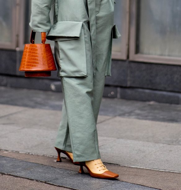 Τα cult μποτάκια που λατρεύουν τώρα τα κορίτσια της μόδας