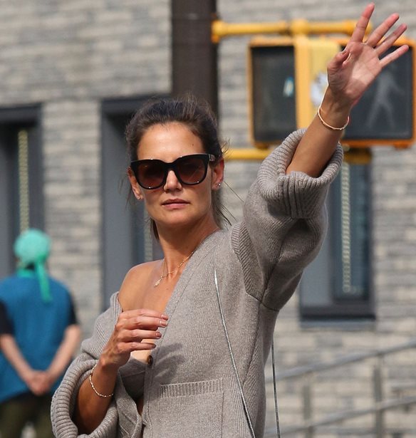 &#x3A3;&#x3C4;&#x3C5;&#x3BB; &#x3C3;&#x3C4;&#x3B1; 40: &#x397; Katie Holmes &#x3C0;&#x3B9;&#x3BF; &#x3BA;&#x3B1;&#x3BB;&#x3BF;&#x3BD;&#x3C4;&#x3C5;&#x3BC;&#x3AD;&#x3BD;&#x3B7; &#x3B1;&#x3C0;&#x3CC; &#x3C0;&#x3BF;&#x3C4;&#x3AD;