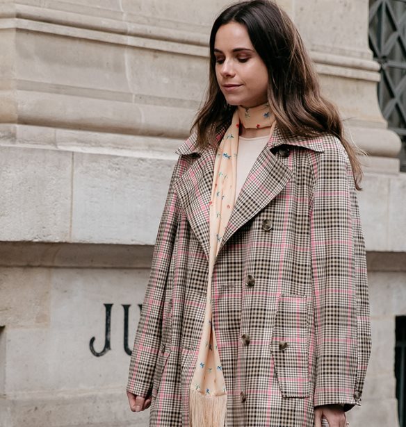 Αυτά τα πανωφόρια φοράνε τώρα οι stylish γυναίκες του Λονδίνου