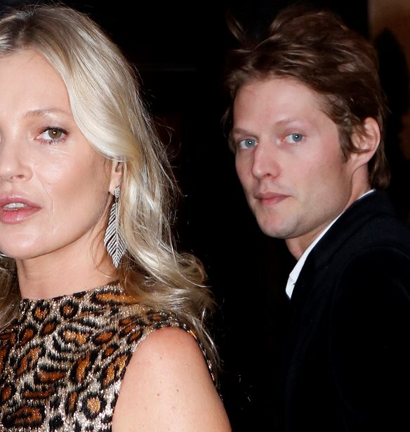 Kate Moss: &#x3A0;&#x3BF;&#x3CD;&#x3BB;&#x3B7;&#x3C3;&#x3B5; &#x3C4;&#x3BF; vintage &#x3BB;&#x3B5;&#x3BF;&#x3C0;&#x3AC;&#x3C1; &#x3C0;&#x3B1;&#x3BD;&#x3C9;&#x3C6;&#x3CC;&#x3C1;&#x3B9; &#x3C4;&#x3B7;&#x3C2; &#x3B3;&#x3B9;&#x3B1; &#x3BD;&#x3B1; &#x3C3;&#x3C5;&#x3BD;&#x3B5;&#x3B9;&#x3C3;&#x3C6;&#x3AD;&#x3C1;&#x3B5;&#x3B9; &#x3C3;&#x3C4;&#x3B7; &#x3BC;&#x3AC;&#x3C7;&#x3B7; &#x3BA;&#x3B1;&#x3C4;&#x3AC; &#x3C4;&#x3BF;&#x3C5; &#x3BA;&#x3BF;&#x3C1;&#x3C9;&#x3BD;&#x3BF;&#x3CA;&#x3BF;&#x3CD;