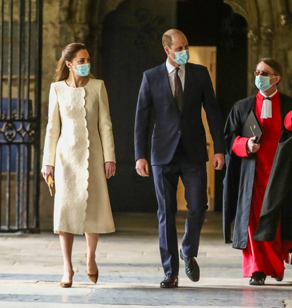 Kate Middleton | &#x39C;&#x3B5; &#x3BB;&#x3B5;&#x3C5;&#x3BA;&#x3CC; outfit &#x3C3;&#x3C4;&#x3B7;&#x3BD; &#x3B5;&#x3BA;&#x3BA;&#x3BB;&#x3B7;&#x3C3;&#x3AF;&#x3B1; &#x3CC;&#x3C0;&#x3BF;&#x3C5; &#x3B5;&#x3AF;&#x3C7;&#x3B5; &#x3B3;&#x3AF;&#x3BD;&#x3B5;&#x3B9; &#x3BF; &#x3B3;&#x3AC;&#x3BC;&#x3BF;&#x3C2; &#x3C4;&#x3B7;&#x3C2;